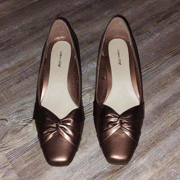 Charm Step  Bronze  heels  Sz 8WW - Picture 2 of 8